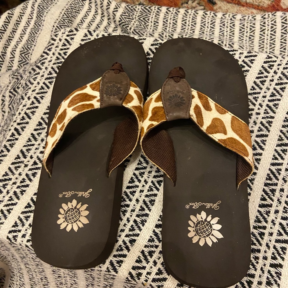Yellow Box Giraffe print Sandles